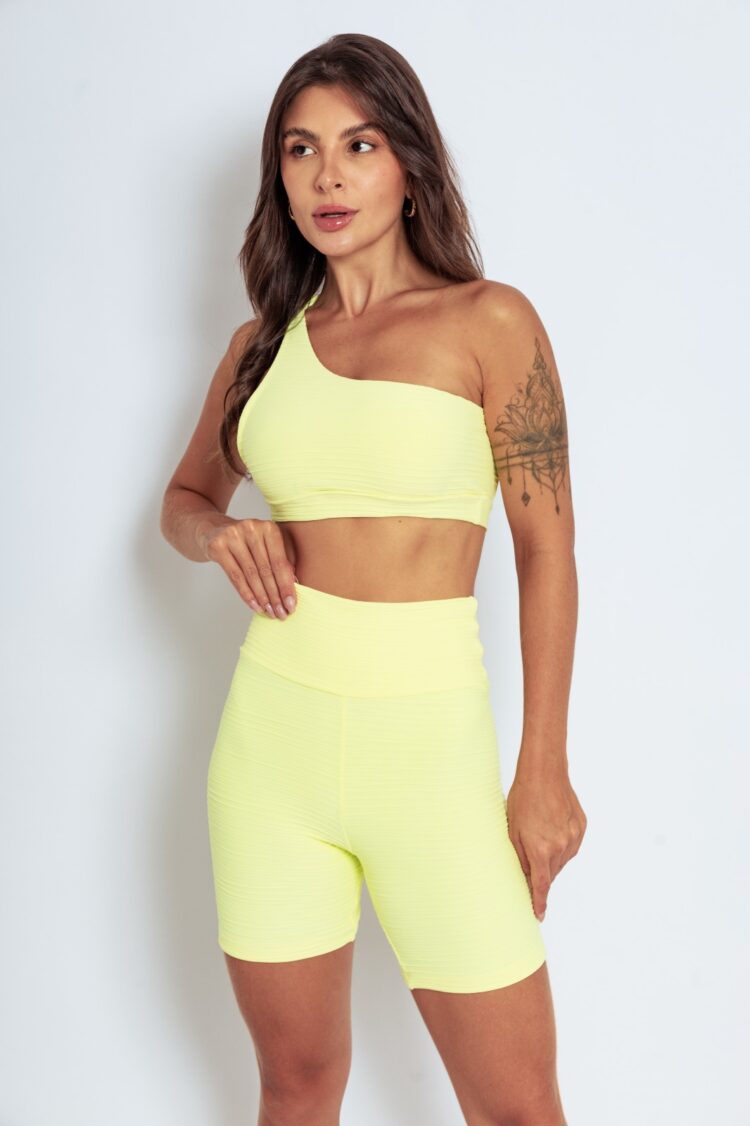 SHORTS MEIA COXA  AMALFI AMARELO TEXTURIZADO